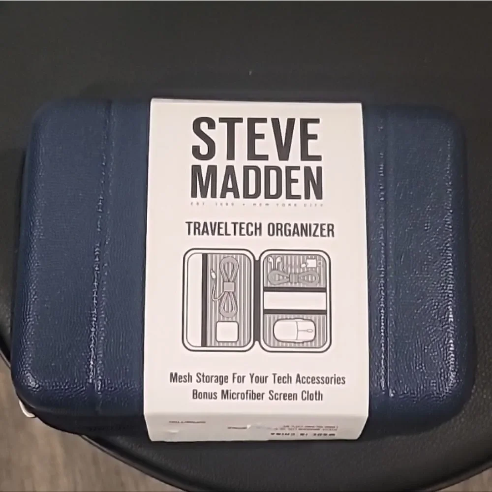 Steve Madden Hard Shell Travel Tech Organizer w/Microfiber Cloth